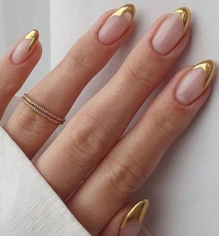 manicura francesa dorada