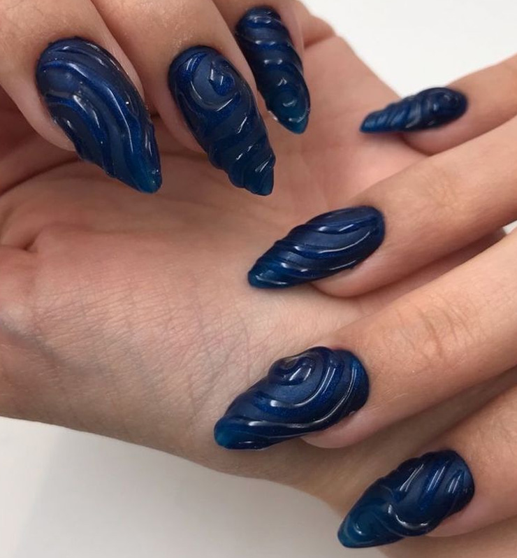 manicura elegante azul relieve